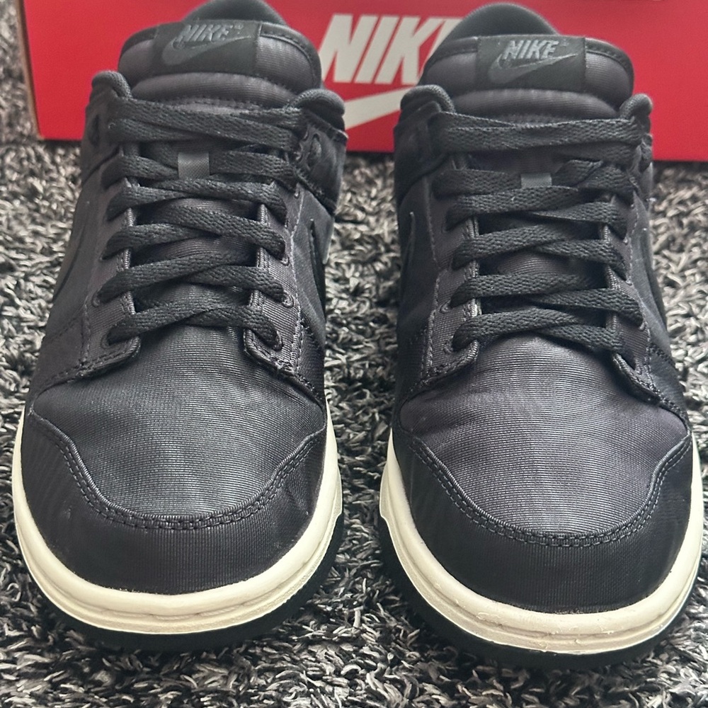 Nike dunk Black Sneakers Low-Top Style